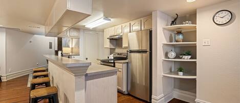 House, 1 Bedroom | Private kitchen