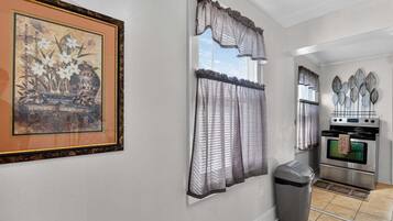 House, 4 Bedrooms | Interior