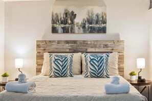 Appartement, 3 slaapkamers | 3 slaapkamers, een laptopwerkplek, een strijkplank/strijkijzer