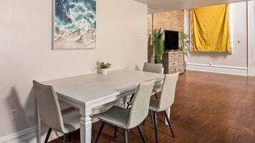 House, 3 Bedrooms | Dining