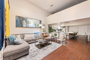 Living area - The Mensing Loft 3 Bedroom Home (Galveston)