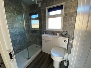 Shower - Chalet 333 (Great Yarmouth)