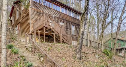 Private Hot Tub! Hillside Smokies Base Camp