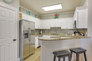 Interior - < 1 Mi to Beach: 30A Escape w/ Bikes + Pool Access (Santa Rosa Beach)