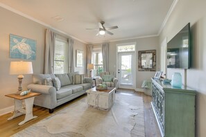 Interior - < 1 Mi to Beach: 30A Escape w/ Bikes + Pool Access (Santa Rosa Beach)