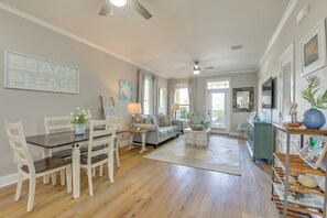 Interior - < 1 Mi to Beach: 30A Escape w/ Bikes + Pool Access (Santa Rosa Beach)
