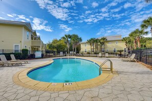 Interior - < 1 Mi to Beach: 30A Escape w/ Bikes + Pool Access (Santa Rosa Beach)