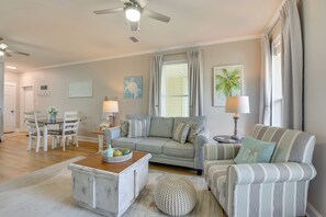 Interior - < 1 Mi to Beach: 30A Escape w/ Bikes + Pool Access (Santa Rosa Beach)