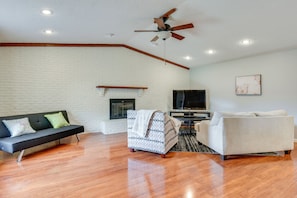 House (2 Bedrooms) | Interior - 4 Mi to Garniers Beach Park: Home w/ Private Pool! (Fort Walton Beach)