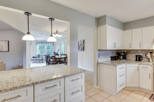 4 Mi to Garniers Beach Park: Home w/ Private Pool!