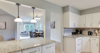 4 Mi to Garniers Beach Park: Home w/ Private Pool!