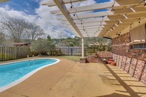 House (2 Bedrooms) | Interior - 4 Mi to Garniers Beach Park: Home w/ Private Pool! (Fort Walton Beach)