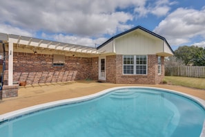 House (2 Bedrooms) | Interior - 4 Mi to Garniers Beach Park: Home w/ Private Pool! (Fort Walton Beach)