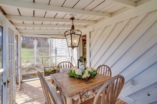 'farm House at Fairview' Rustic Retreat in Amherst