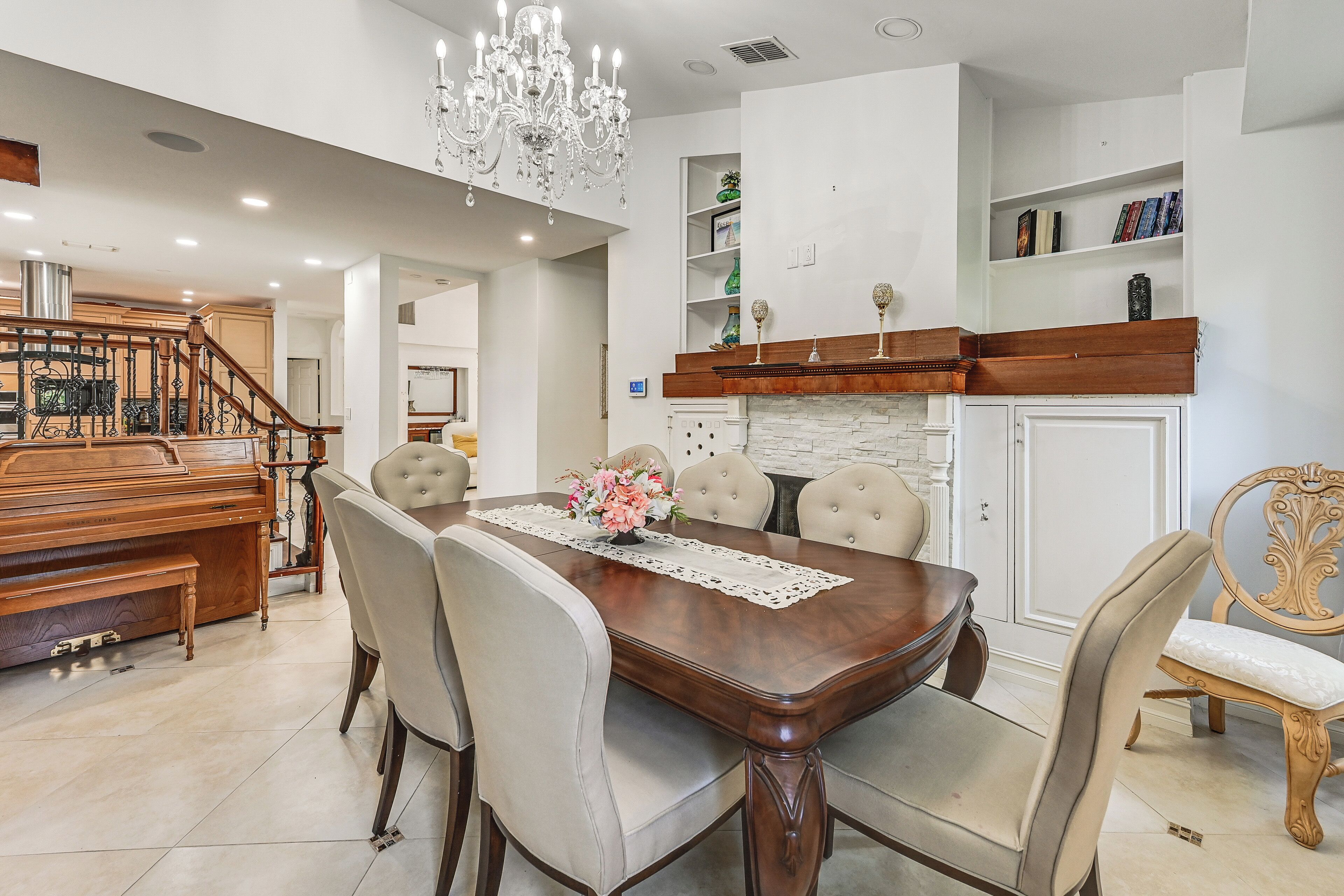 House (5 Bedrooms) | Interior