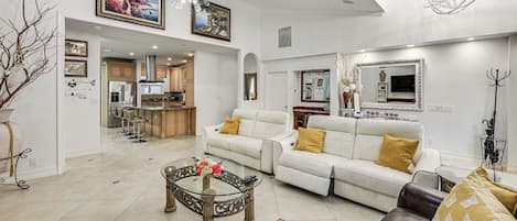 House (5 Bedrooms) | Interior
