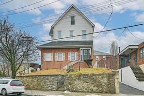 Apartment (4 Bedrooms) | Interior - Easy NYC Access! Yonkers Apt 1/2 Mi to Metro-north (Yonkers)