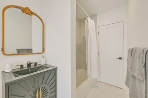 Apartment (4 Bedrooms) | Interior - Easy NYC Access! Yonkers Apt 1/2 Mi to Metro-north (Yonkers)