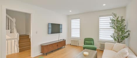 Apartment (4 Bedrooms) | Front of property