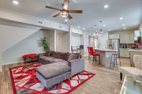 Sleek & Central! Houston Stay Near Med Center