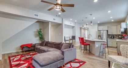 Sleek & Central! Houston Stay Near Med Center