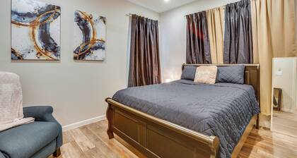 Sleek & Central! Houston Stay Near Med Center