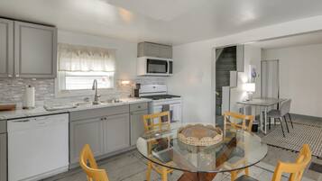 House (2 Bedrooms) | Interior