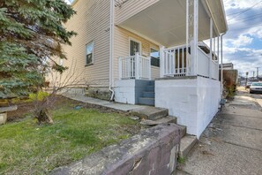 House (2 Bedrooms) | Interior - Work, Relax & Explore The 'burgh! Mckeesport Home (McKeesport)