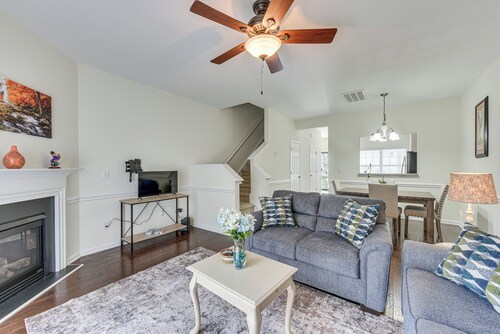 Dog-friendly Townhome w/ Patio in Charlotte Area!