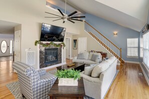 Interior - Community Pool Access! Sleepy Hollow Lake Hideaway (Athens)