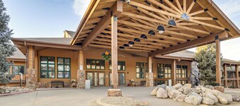 Pool & Hot Tub Access at Top-floor Granby Getaway!