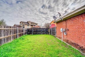 Apartment (3 Bedrooms) | Interior - Pet Friendly! Renovated Arlington Home Near At&t (Arlington)