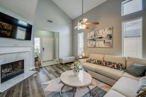 Pet Friendly! Renovated Arlington Home Near At&t
