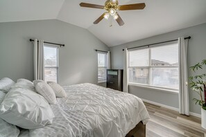 Apartment (3 Bedrooms) | Interior - Pet Friendly! Renovated Arlington Home Near At&t (Arlington)