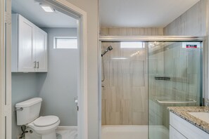 Apartment (3 Bedrooms) | Interior - Pet Friendly! Renovated Arlington Home Near At&t (Arlington)