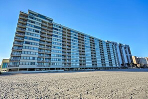 Interior - Steps to Ocean! Myrtle Beach Getaway w/ Balcony (Myrtle Beach)