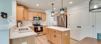 The Lion's Loft - Game Day HQ 7 Mi to Penn State!