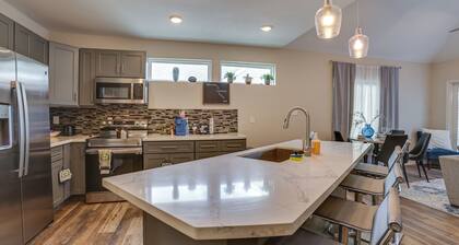 Houston Upgrade! Spacious + Modern Unit Near UH