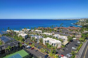 Interior - Top Floor Oceanfront Condominium in Kailua-kona (Kailua-Kona)