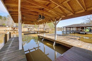 Interior - Lakefront Getaway w/ Boat Slip & Dock in Sparta! (Milledgeville)