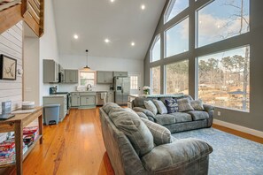 Interior - Lakefront Getaway w/ Boat Slip & Dock in Sparta! (Milledgeville)