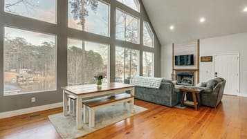 House (3 Bedrooms) | Front of property