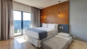 In-room safe, laptop workspace, blackout curtains, free WiFi - Gran Paradiso by Livá OFICIAL (Campos do Jordão)
