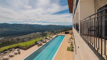 Piscine couverte, piscine extérieure