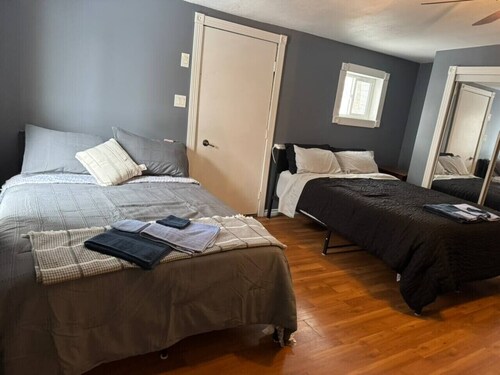 Lakeside house, conveniently located for families