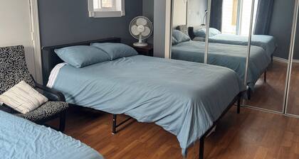 Lakeside house, conveniently located for families