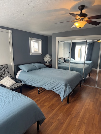 Lakeside house, conveniently located for families