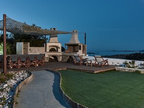 Outdoor dining - Maria Seaview Villa near Naousa (Paros)