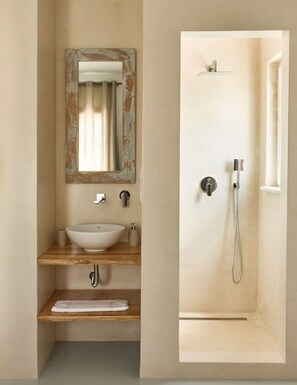 Shower, hair dryer, towels - Maria Seaview Villa near Naousa (Paros)