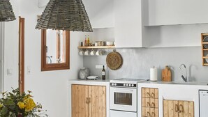 Kaffetrakter/tekoker, kjøleskap, mikrobølgeovn og ovn